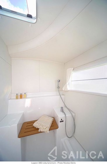 Lagoon 380 - Yacht Charter Sailica
