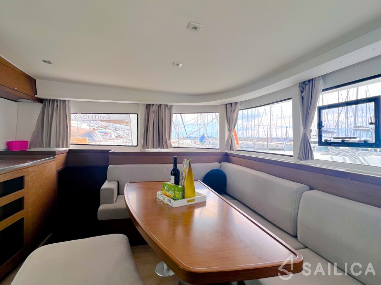 Lagoon 42 - Yacht Charter Sailica