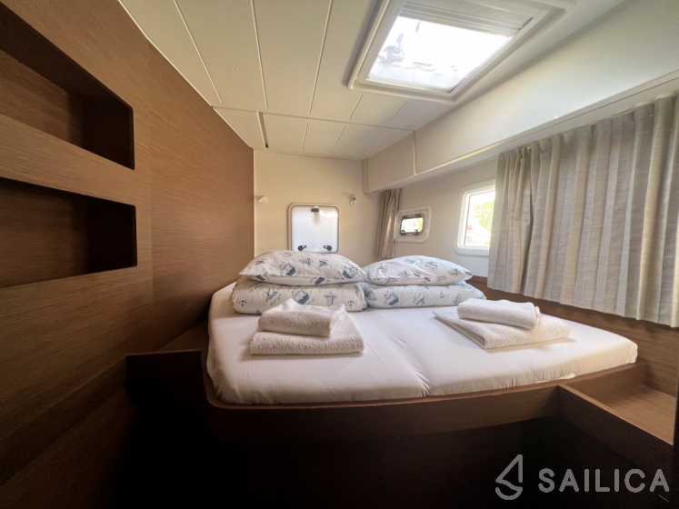 Lagoon 42 - Yacht Charter Sailica
