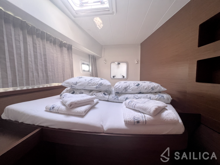 Lagoon 42 - Yacht Charter Sailica