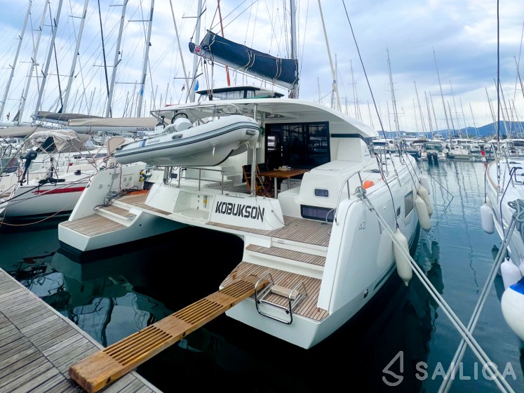 Lagoon 42 - Yacht Charter Sailica