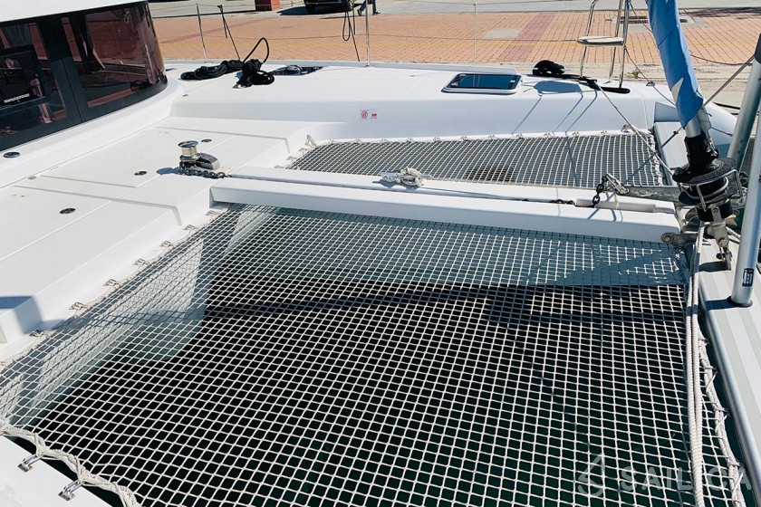 Lagoon 42 - Yacht Charter Sailica