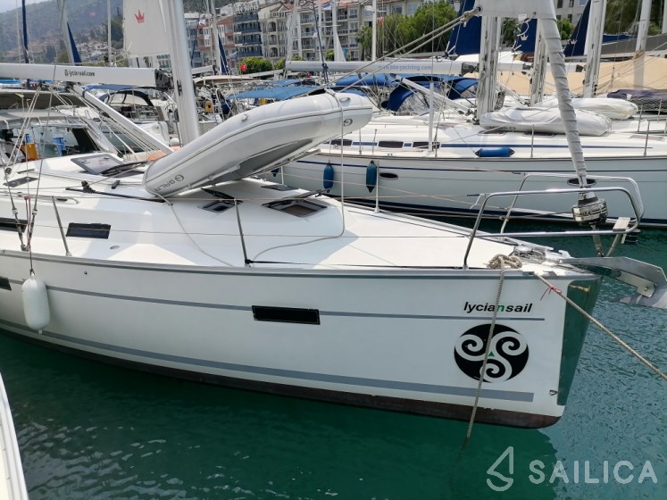Bavaria 40 Cruiser - Yacht Charter Sailica