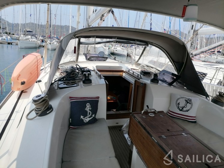 Bavaria 40 Cruiser - Yacht Charter Sailica