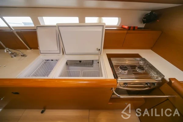 Sun Odyssey 519 - Yacht Charter Sailica