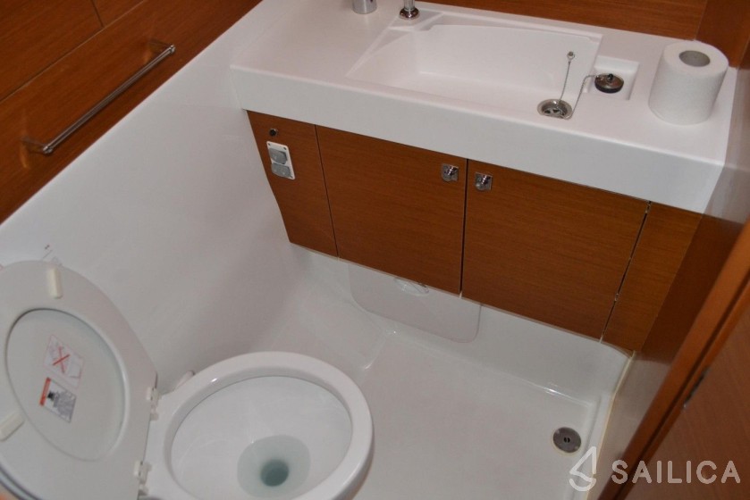 Sun Odyssey 519 - Yacht Charter Sailica