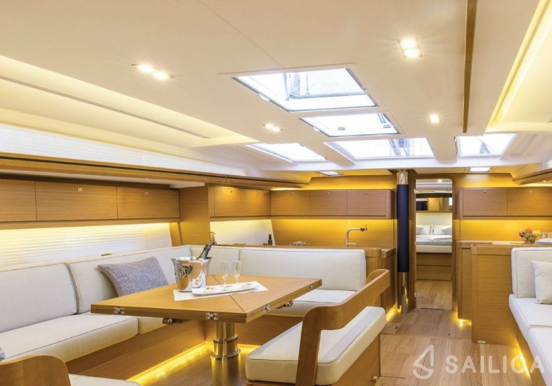 Dufour 520 GL - Yacht Charter Sailica