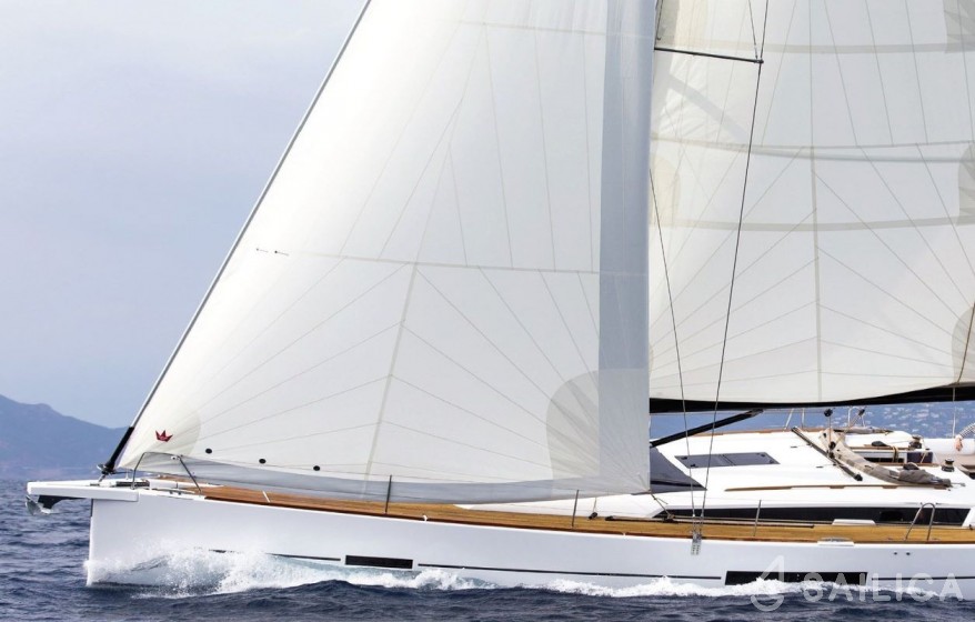 Dufour 520 GL - Yacht Charter Sailica