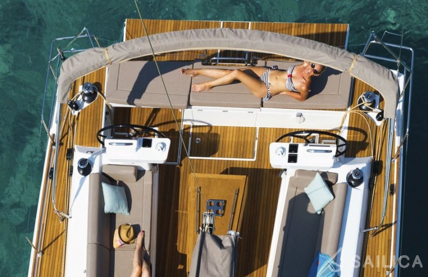 Dufour 520 GL - Yacht Charter Sailica