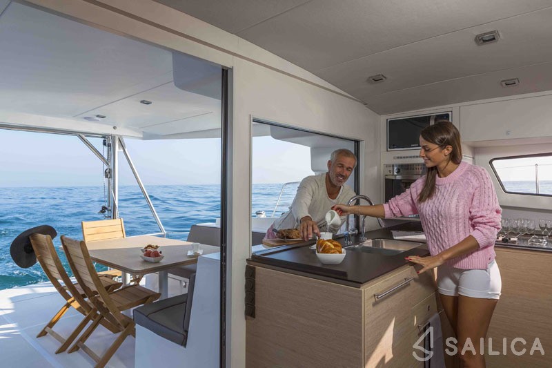Bali 4.5 - Yacht Charter Sailica