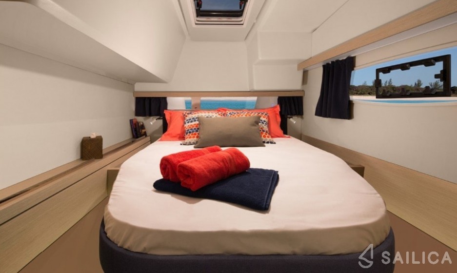 Lucia 40 - Yacht Charter Sailica