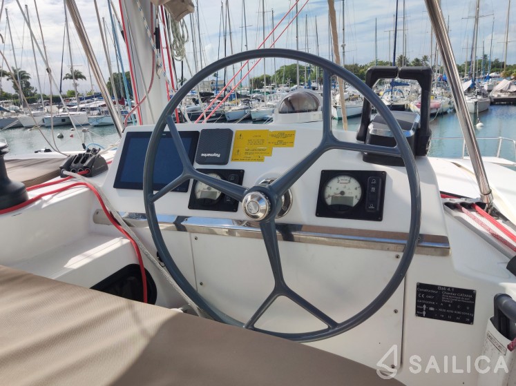 Bali 4.1 - Yacht Charter Sailica
