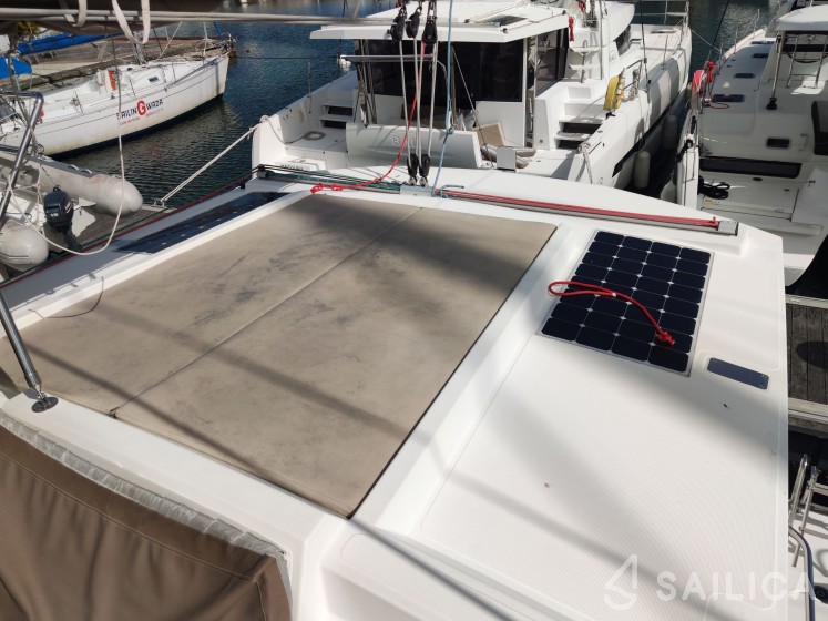 Bali 4.1 - Yacht Charter Sailica