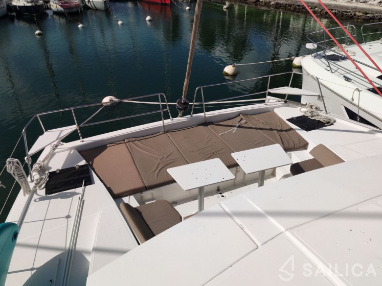 Bali 4.1 - Yacht Charter Sailica