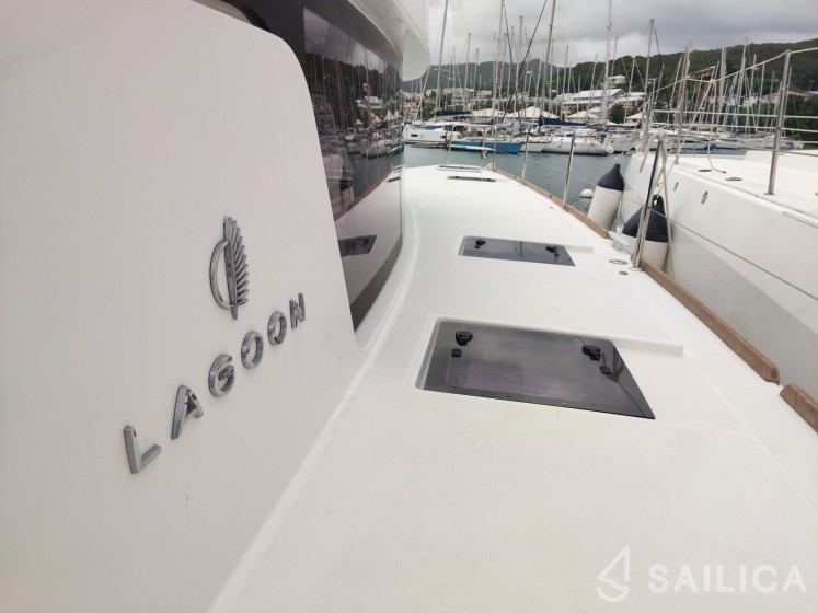 Lagoon 52F - Yacht Charter Sailica