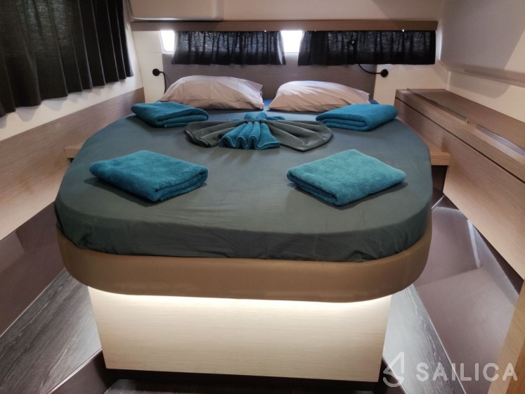 Lucia 40 - Yacht Charter Sailica