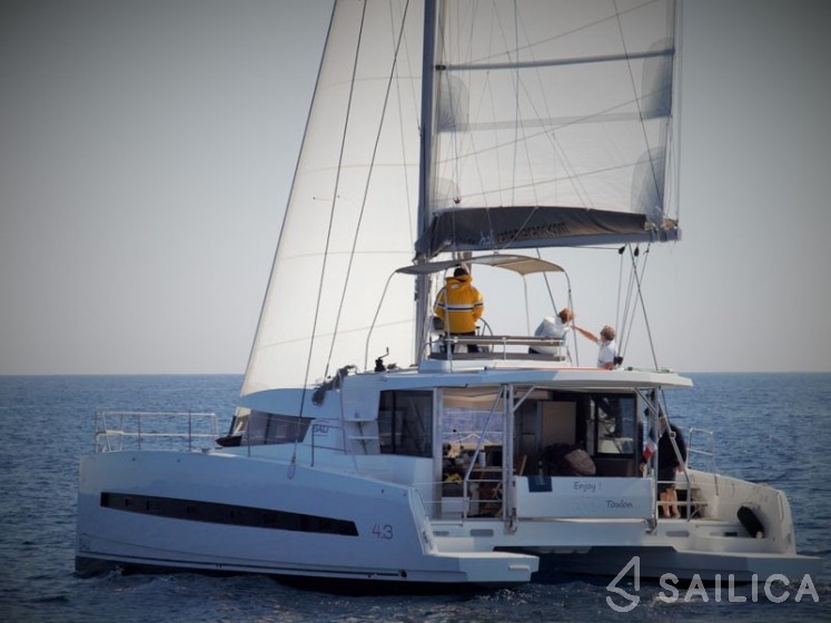 Bali 4.3 - Yacht Charter Sailica
