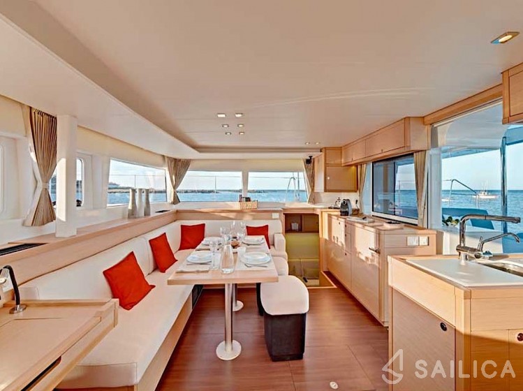 Lagoon 450  Flybridge - Yacht Charter Sailica