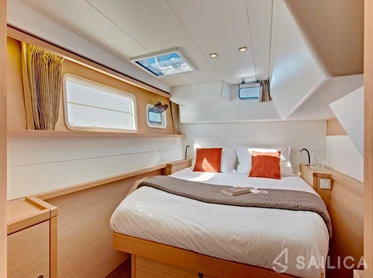 Lagoon 450  Flybridge - Yacht Charter Sailica