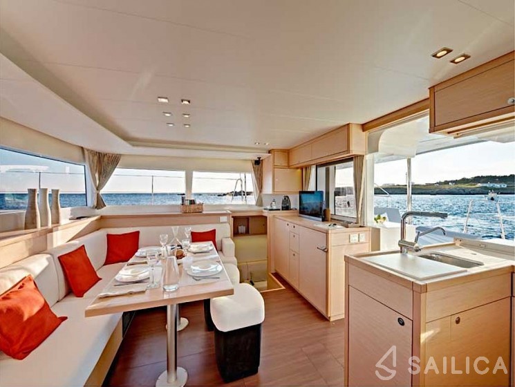 Lagoon 450  Flybridge - Yacht Charter Sailica