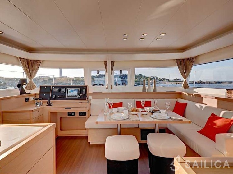 Lagoon 450  Flybridge - Yacht Charter Sailica