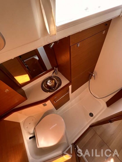 Sun Odyssey 389 - Yacht Charter Sailica