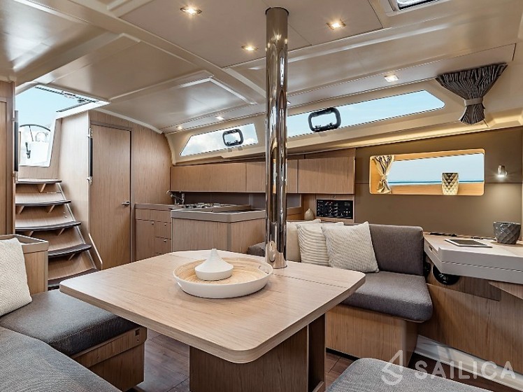 Oceanis 41.1 - Yacht Charter Sailica