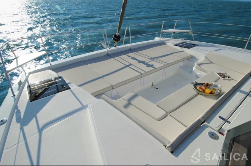 Bali 4.1 - Yacht Charter Sailica