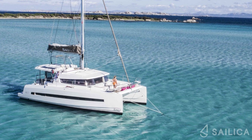 Bali 4.1 - Yacht Charter Sailica