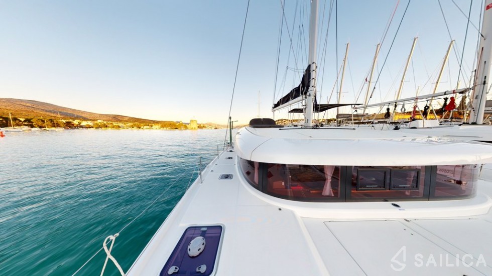 Lagoon 42 - Yacht Charter Sailica