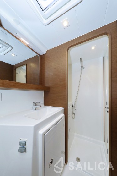 Lagoon 42 - Yacht Charter Sailica