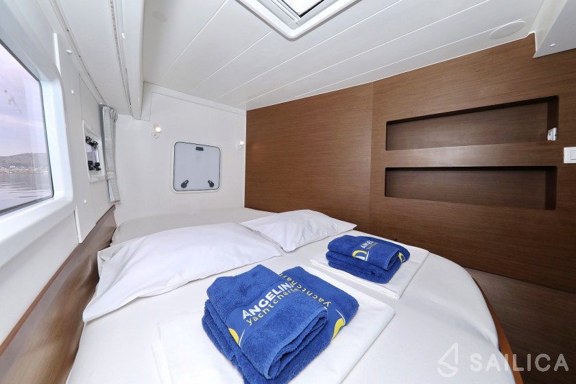 Lagoon 42 - Yacht Charter Sailica