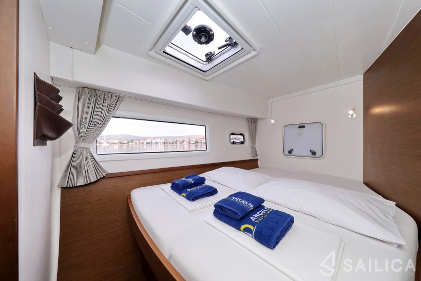 Lagoon 42 - Yacht Charter Sailica