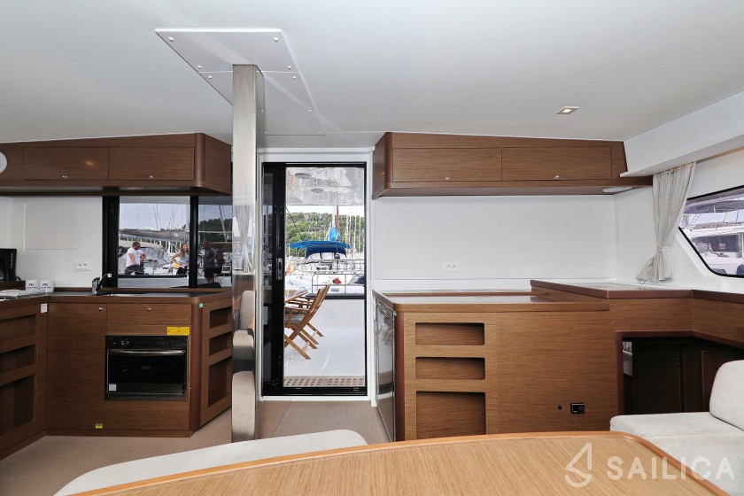 Lagoon 42 - Yacht Charter Sailica