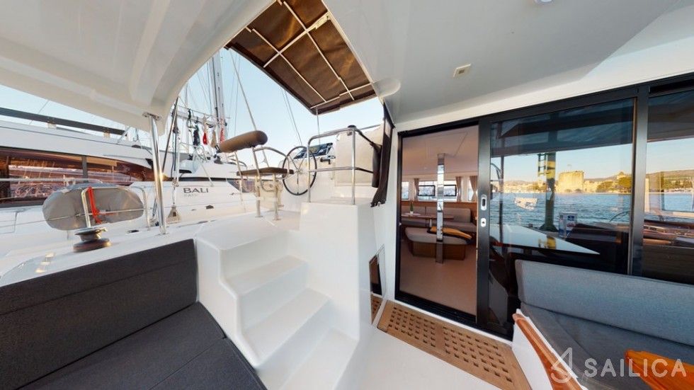 Lagoon 42 - Yacht Charter Sailica