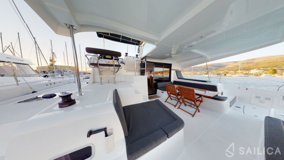 Lagoon 42 - Yacht Charter Sailica
