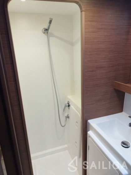 Lagoon 42 - Yacht Charter Sailica