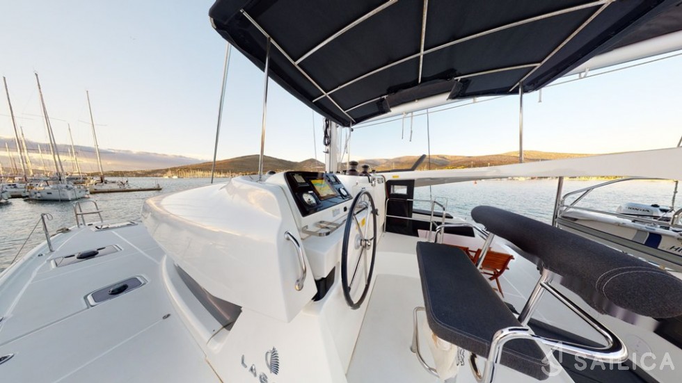 Lagoon 42 - Yacht Charter Sailica