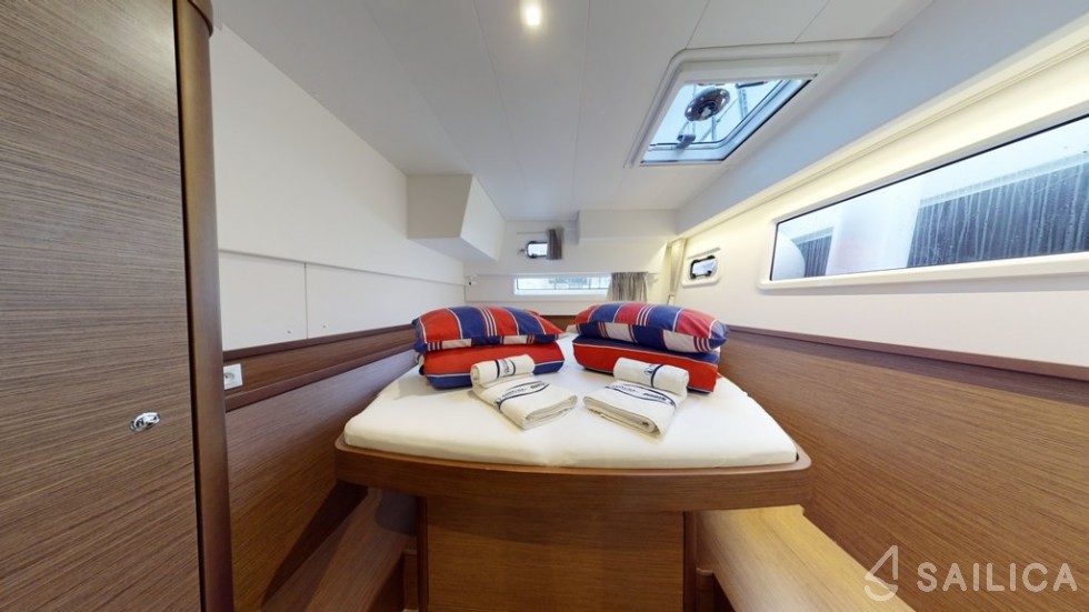 Lagoon 42 - Yacht Charter Sailica