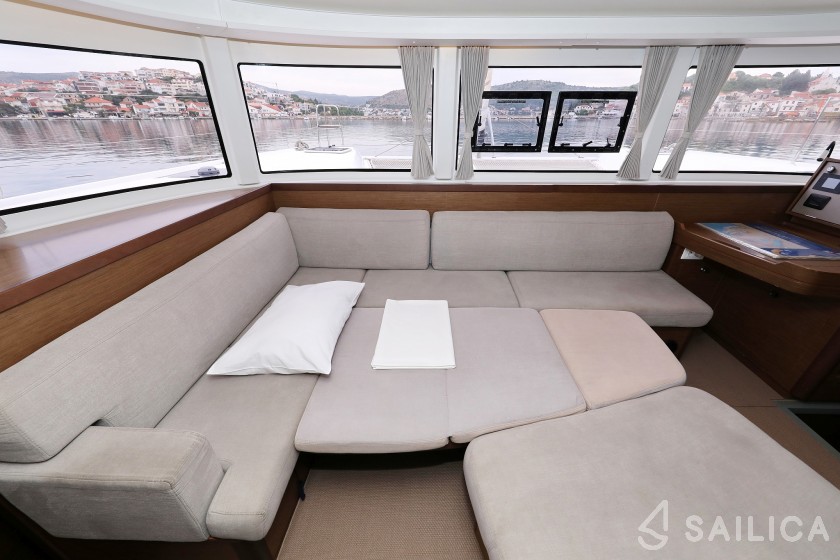 Lagoon 42 - Yacht Charter Sailica