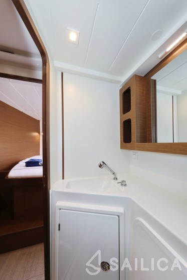 Lagoon 42 - Yacht Charter Sailica