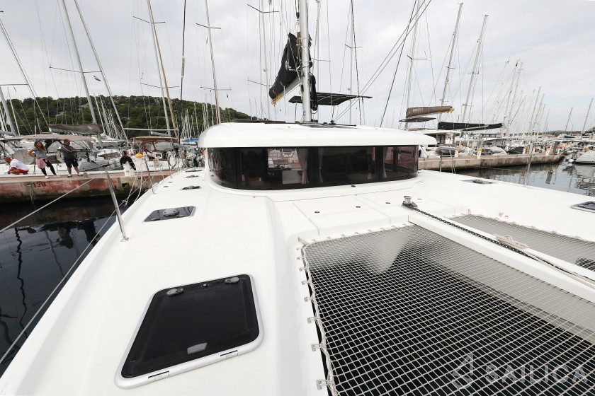 Lagoon 42 - Yacht Charter Sailica