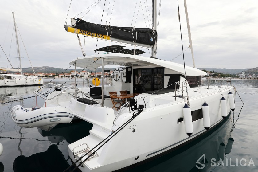 Lagoon 42 - Yacht Charter Sailica