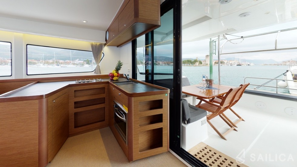 Lagoon 42 - Yacht Charter Sailica