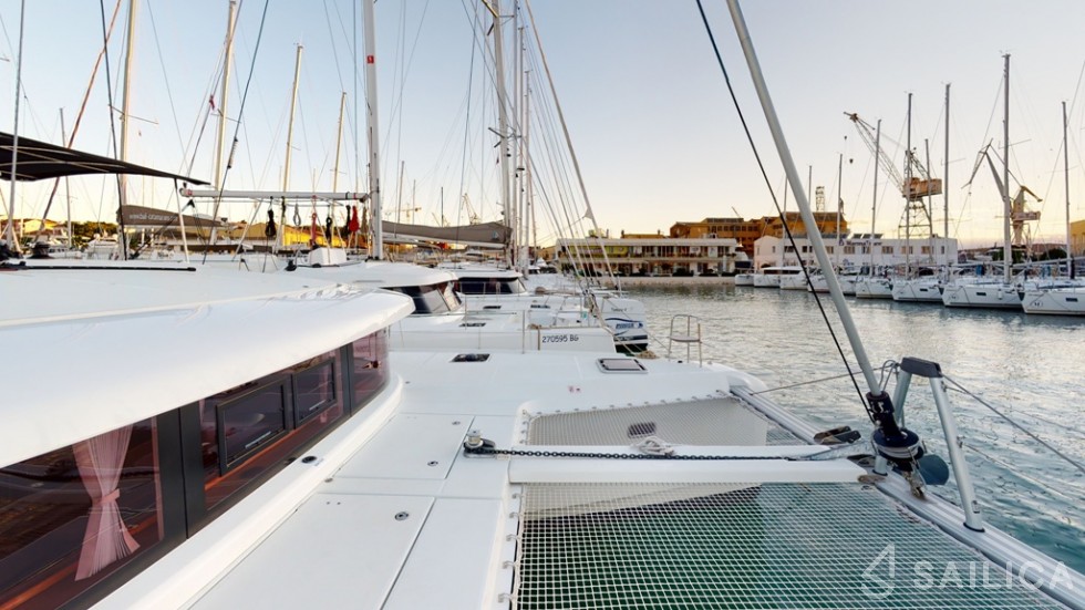 Lagoon 42 - Yacht Charter Sailica