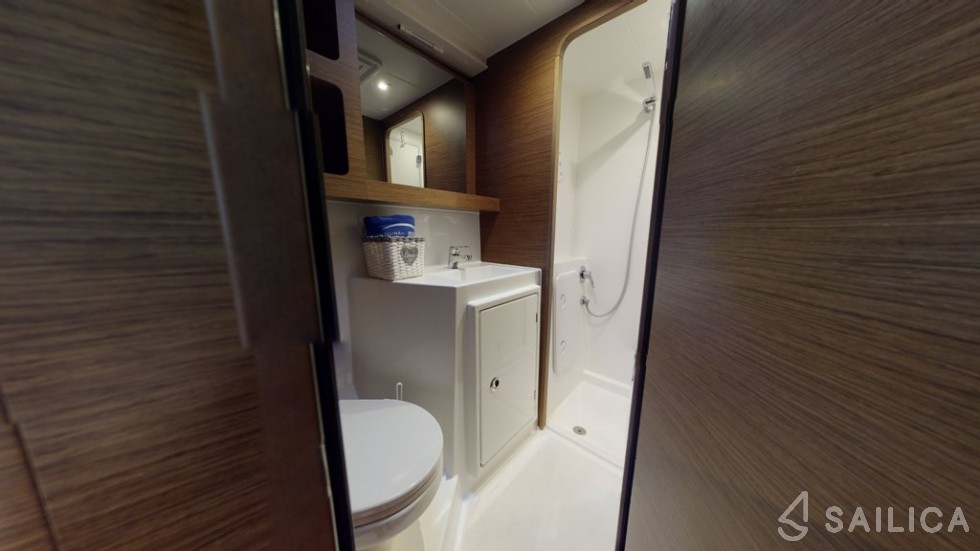 Lagoon 42 - Yacht Charter Sailica