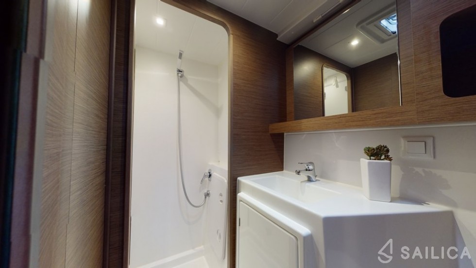 Lagoon 42 - Yacht Charter Sailica