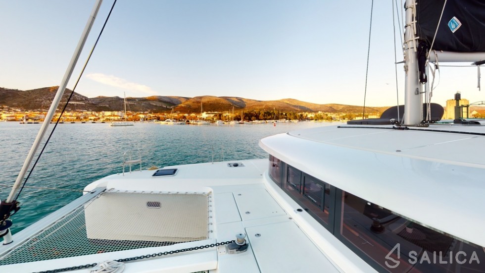 Lagoon 42 - Yacht Charter Sailica