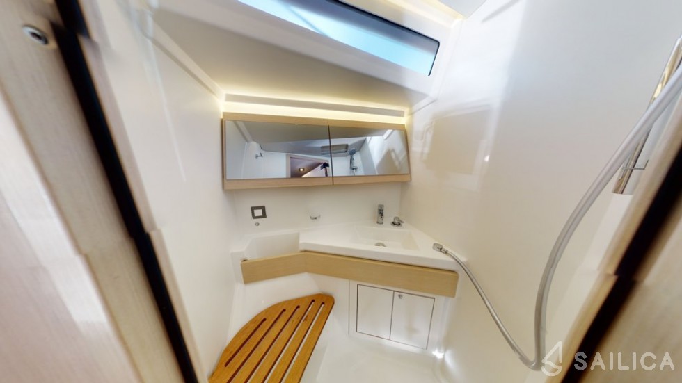 Oceanis 46.1 - Yacht Charter Sailica