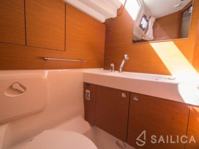 Sun Odyssey 479 - Yacht Charter Sailica